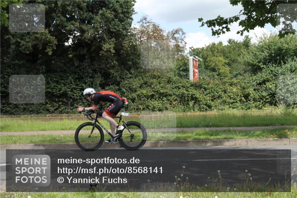 10.08.2025 - GEWOBA Citytriathlon Bremen Yannick Fuchs http://msf.ph/oto/8568141 10.08.2025 12:53:28 Radfahren 570, 631, 734, 759, 872, 902, 933, 966, 1035 meine-sportfotos.de