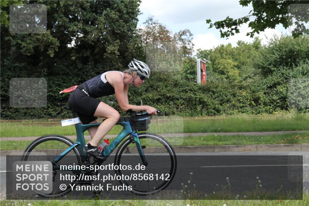 10.08.2025 - GEWOBA Citytriathlon Bremen Yannick Fuchs http://msf.ph/oto/8568142 10.08.2025 12:53:30 Radfahren 570, 631, 759, 872, 902, 933, 966, 1035 meine-sportfotos.de