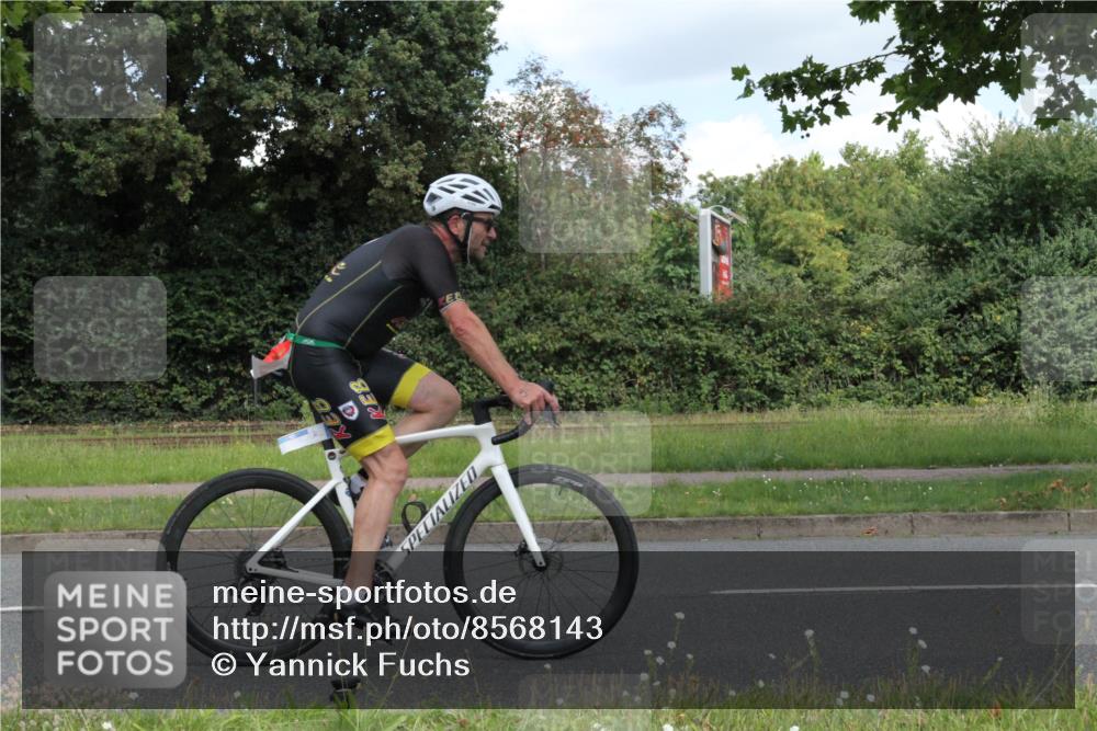 10.08.2025 - GEWOBA Citytriathlon Bremen Yannick Fuchs http://msf.ph/oto/8568143 10.08.2025 12:53:30 Radfahren 570, 631, 759, 872, 902, 933, 966, 1035 meine-sportfotos.de