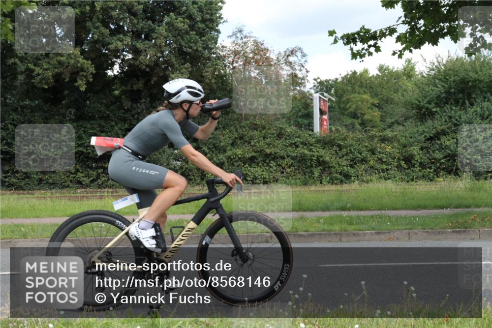 10.08.2025 - GEWOBA Citytriathlon Bremen Yannick Fuchs http://msf.ph/oto/8568146 10.08.2025 12:53:34 Radfahren 631, 759, 872, 902, 933, 966, 1035 meine-sportfotos.de