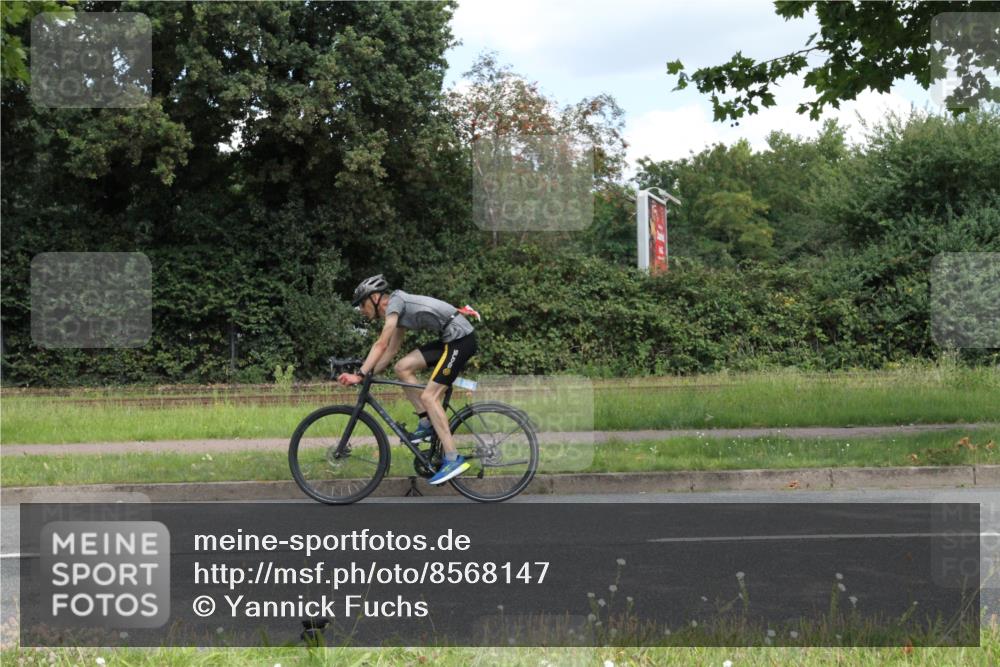 10.08.2025 - GEWOBA Citytriathlon Bremen Yannick Fuchs http://msf.ph/oto/8568147 10.08.2025 12:53:36 Radfahren 631, 739, 759, 872, 902, 933, 966, 1035 meine-sportfotos.de