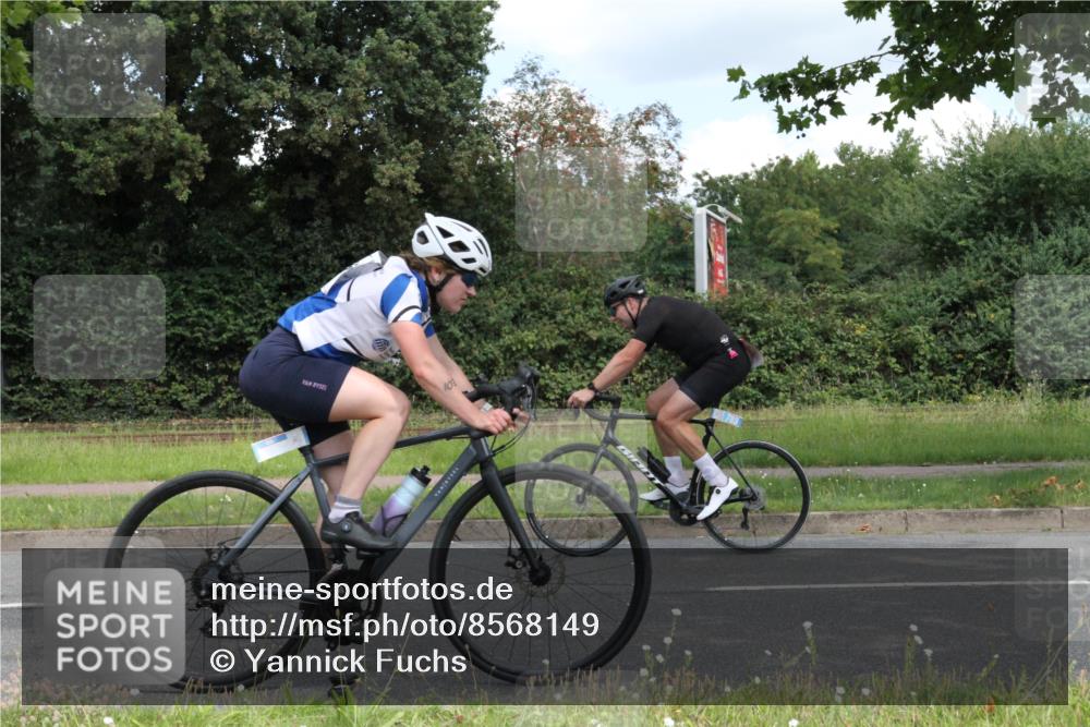 10.08.2025 - GEWOBA Citytriathlon Bremen Yannick Fuchs http://msf.ph/oto/8568149 10.08.2025 12:53:37 Radfahren 631, 739, 759, 902, 933, 966, 1035 meine-sportfotos.de