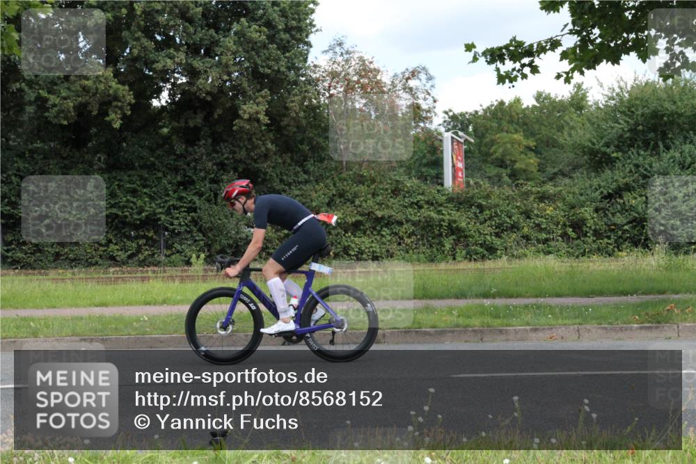 10.08.2025 - GEWOBA Citytriathlon Bremen Yannick Fuchs http://msf.ph/oto/8568152 10.08.2025 12:53:39 Radfahren 631, 739, 902, 933, 966, 1035 meine-sportfotos.de