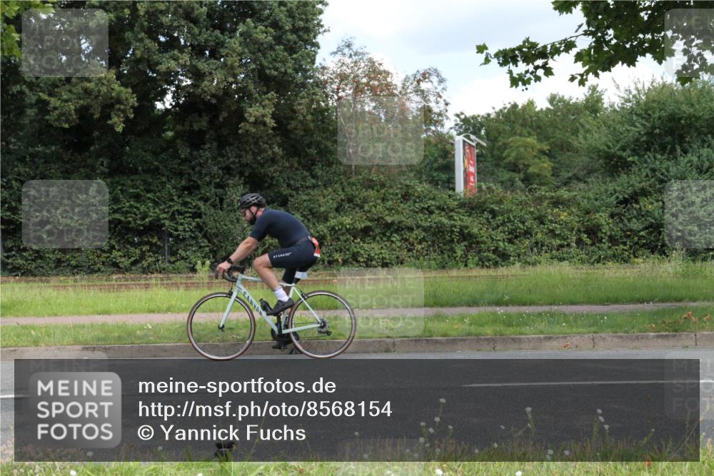 10.08.2025 - GEWOBA Citytriathlon Bremen Yannick Fuchs http://msf.ph/oto/8568154 10.08.2025 12:53:45 Radfahren 631, 739, 933, 1035 meine-sportfotos.de