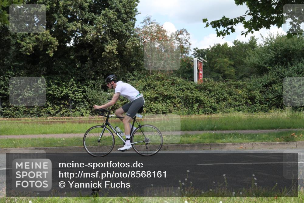 10.08.2025 - GEWOBA Citytriathlon Bremen Yannick Fuchs http://msf.ph/oto/8568161 10.08.2025 12:54:00 Radfahren 739, 742, 750, 797, 1006, 1032, 1039 meine-sportfotos.de