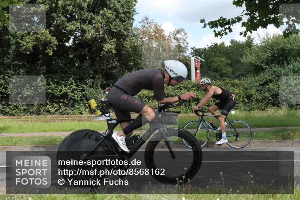 10.08.2025 - GEWOBA Citytriathlon Bremen Yannick Fuchs http://msf.ph/oto/8568162 10.08.2025 12:54:03 Radfahren 742, 750, 797, 1006, 1032, 1039 meine-sportfotos.de