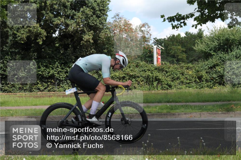 10.08.2025 - GEWOBA Citytriathlon Bremen Yannick Fuchs http://msf.ph/oto/8568166 10.08.2025 12:54:06 Radfahren 707, 742, 750, 797, 1006, 1032, 1039 meine-sportfotos.de
