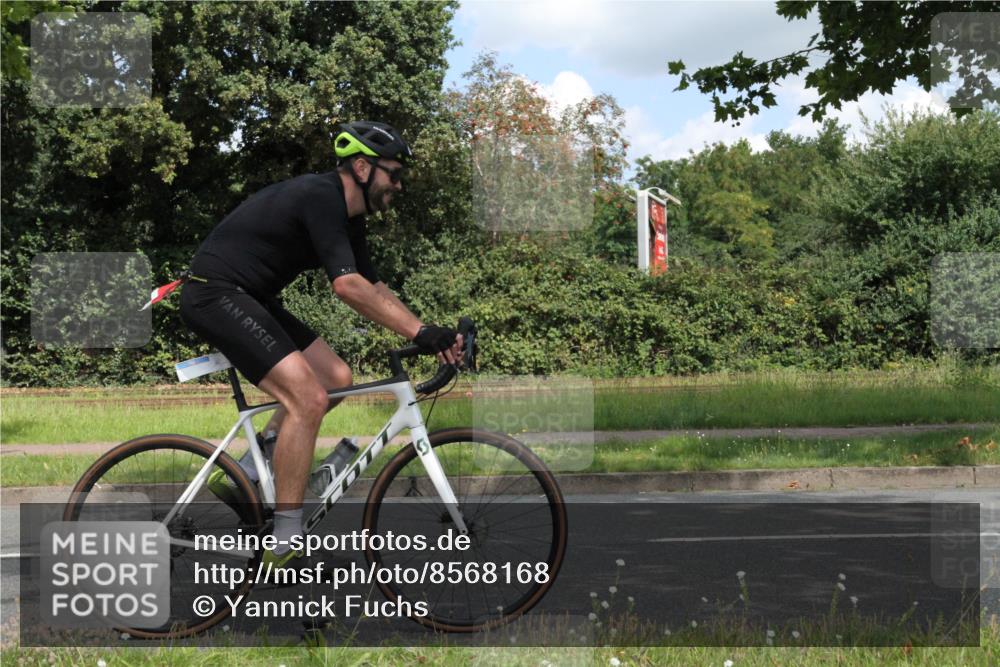 10.08.2025 - GEWOBA Citytriathlon Bremen Yannick Fuchs http://msf.ph/oto/8568168 10.08.2025 12:54:09 Radfahren 707, 740, 742, 750, 797, 1006, 1032, 1039 meine-sportfotos.de