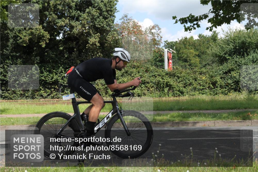 10.08.2025 - GEWOBA Citytriathlon Bremen Yannick Fuchs http://msf.ph/oto/8568169 10.08.2025 12:54:11 Radfahren 618, 707, 740, 742, 750, 797, 1006, 1032, 1039 meine-sportfotos.de