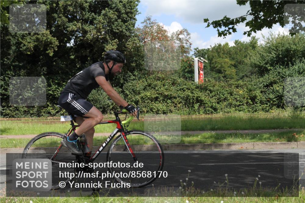10.08.2025 - GEWOBA Citytriathlon Bremen Yannick Fuchs http://msf.ph/oto/8568170 10.08.2025 12:54:13 Radfahren 618, 707, 740, 742, 750, 797, 1006, 1032, 1039 meine-sportfotos.de