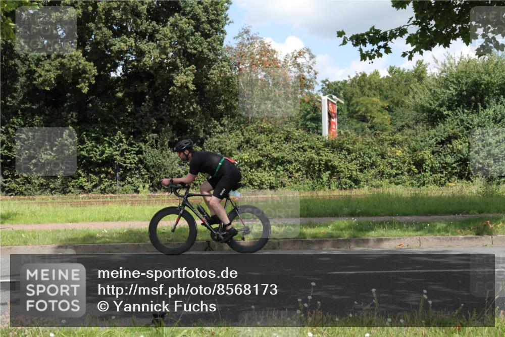 10.08.2025 - GEWOBA Citytriathlon Bremen Yannick Fuchs http://msf.ph/oto/8568173 10.08.2025 12:54:16 Radfahren 618, 707, 740, 742, 750, 797, 1006, 1032, 1039 meine-sportfotos.de