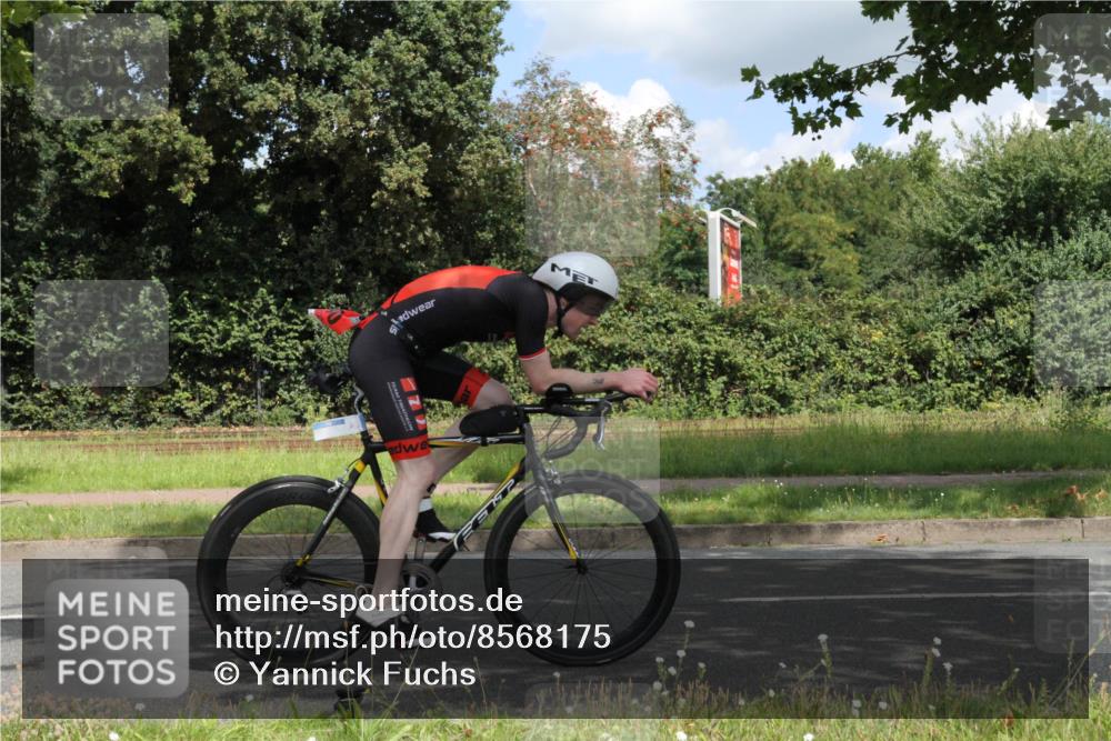 10.08.2025 - GEWOBA Citytriathlon Bremen Yannick Fuchs http://msf.ph/oto/8568175 10.08.2025 12:54:17 Radfahren 582, 618, 707, 740, 742, 750, 797, 1006, 1032, 1039 meine-sportfotos.de