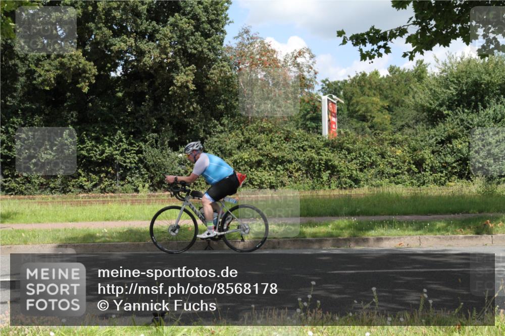 10.08.2025 - GEWOBA Citytriathlon Bremen Yannick Fuchs http://msf.ph/oto/8568178 10.08.2025 12:54:18 Radfahren 582, 618, 707, 740, 742, 750, 797, 1006, 1032, 1039 meine-sportfotos.de