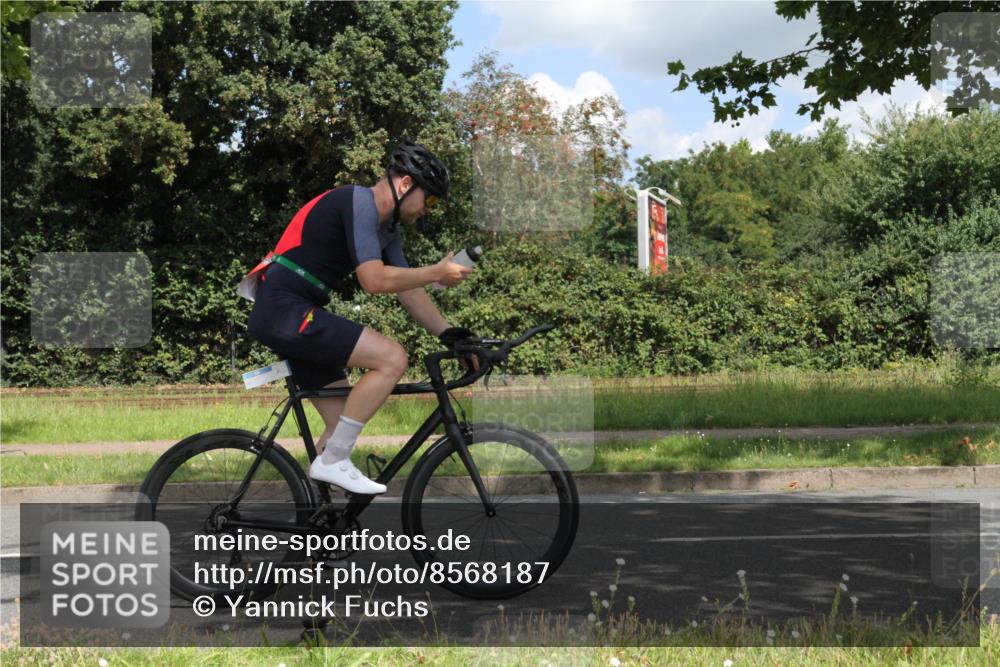 10.08.2025 - GEWOBA Citytriathlon Bremen Yannick Fuchs http://msf.ph/oto/8568187 10.08.2025 12:54:22 Radfahren 580, 582, 618, 707, 740, 750, 789, 826, 1006 meine-sportfotos.de
