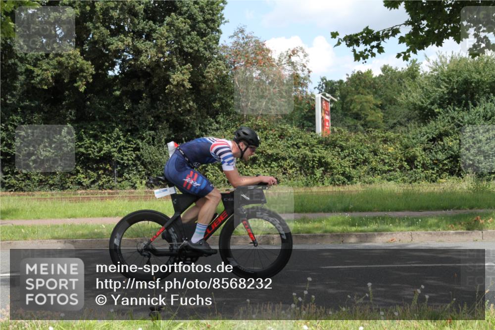 10.08.2025 - GEWOBA Citytriathlon Bremen Yannick Fuchs http://msf.ph/oto/8568232 10.08.2025 12:54:55 Radfahren 563, 591, 632, 728, 736, 761, 781, 1029 meine-sportfotos.de