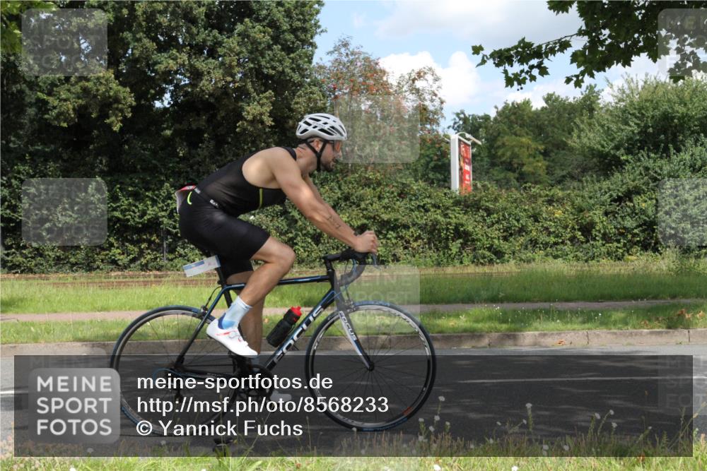 10.08.2025 - GEWOBA Citytriathlon Bremen Yannick Fuchs http://msf.ph/oto/8568233 10.08.2025 12:54:57 Radfahren 563, 591, 632, 728, 736, 761, 781, 1029 meine-sportfotos.de
