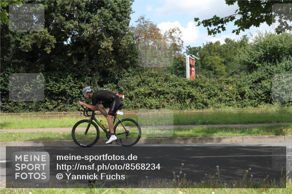 10.08.2025 - GEWOBA Citytriathlon Bremen Yannick Fuchs http://msf.ph/oto/8568234 10.08.2025 12:54:59 Radfahren 563, 591, 632, 714, 728, 736, 761, 766, 781, 794, 1015, 1029 meine-sportfotos.de