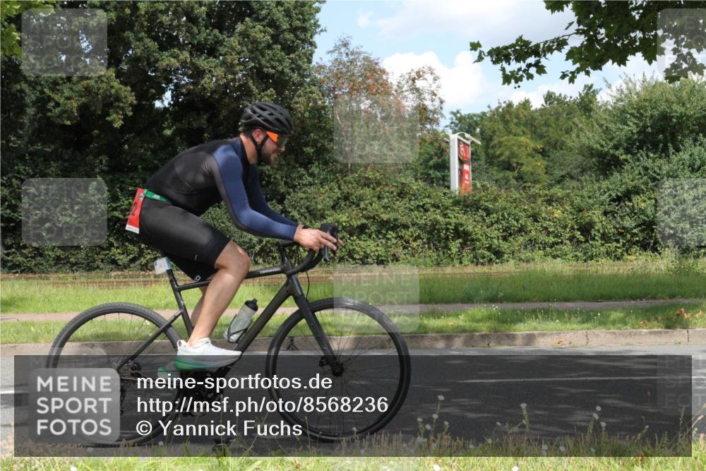 10.08.2025 - GEWOBA Citytriathlon Bremen Yannick Fuchs http://msf.ph/oto/8568236 10.08.2025 12:55:02 Radfahren 563, 591, 632, 714, 728, 761, 766, 781, 794, 877, 1015, 1029 meine-sportfotos.de