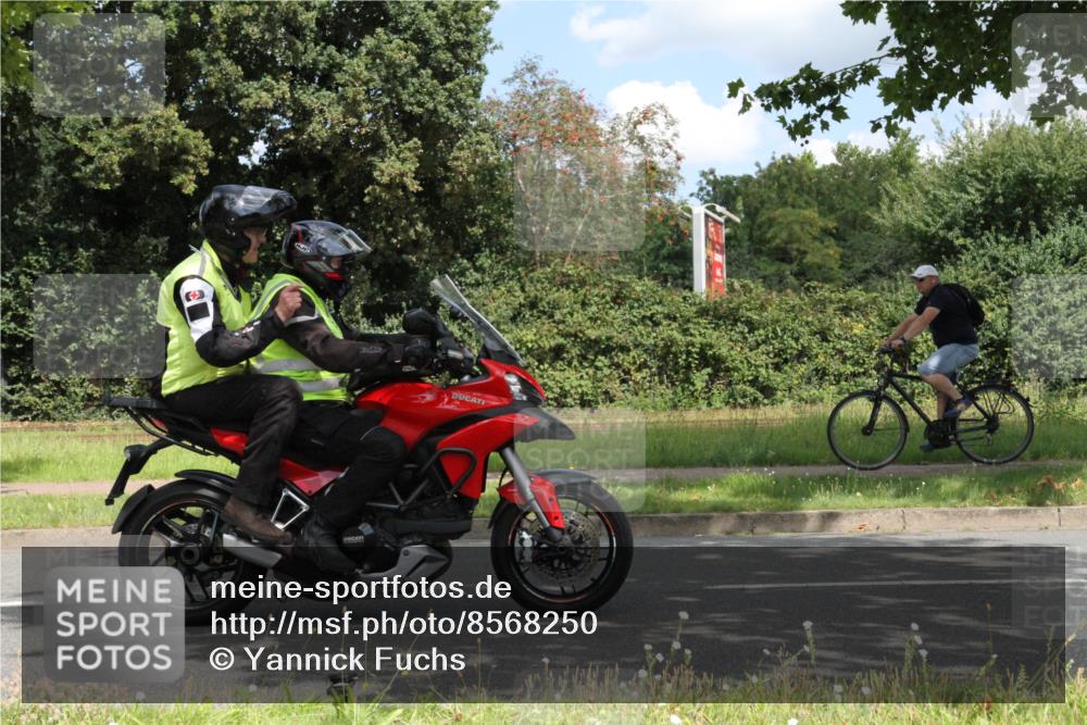 10.08.2025 - GEWOBA Citytriathlon Bremen Yannick Fuchs http://msf.ph/oto/8568250 10.08.2025 12:55:14 Radfahren 563, 696, 714, 761, 766, 794, 877, 982, 1015 meine-sportfotos.de