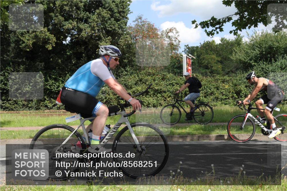 10.08.2025 - GEWOBA Citytriathlon Bremen Yannick Fuchs http://msf.ph/oto/8568251 10.08.2025 12:55:15 Radfahren 696, 714, 761, 766, 794, 877, 982, 1015 meine-sportfotos.de
