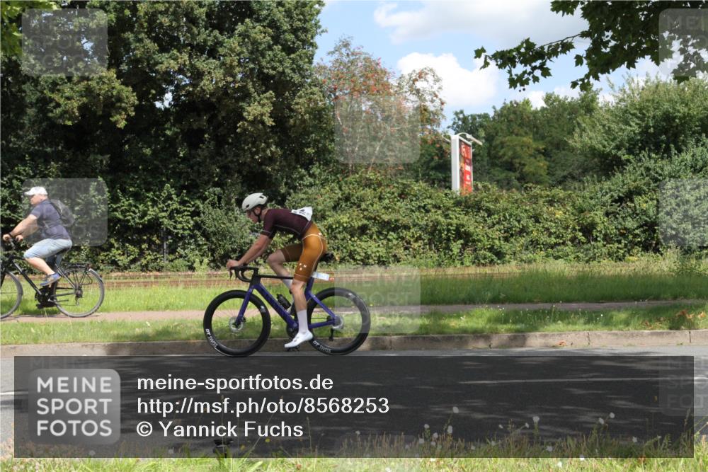 10.08.2025 - GEWOBA Citytriathlon Bremen Yannick Fuchs http://msf.ph/oto/8568253 10.08.2025 12:55:17 Radfahren 696, 714, 761, 766, 794, 877, 982, 1015, 1033 meine-sportfotos.de