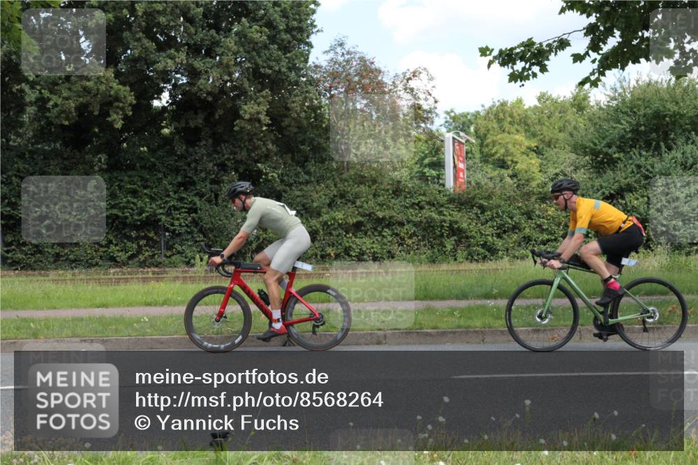 10.08.2025 - GEWOBA Citytriathlon Bremen Yannick Fuchs http://msf.ph/oto/8568264 10.08.2025 12:55:26 Radfahren 696, 804, 843, 877, 982, 1033 meine-sportfotos.de