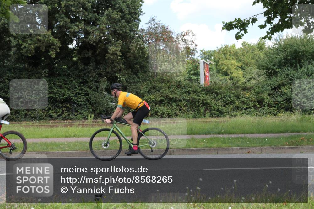 10.08.2025 - GEWOBA Citytriathlon Bremen Yannick Fuchs http://msf.ph/oto/8568265 10.08.2025 12:55:26 Radfahren 696, 804, 843, 877, 982, 1033 meine-sportfotos.de