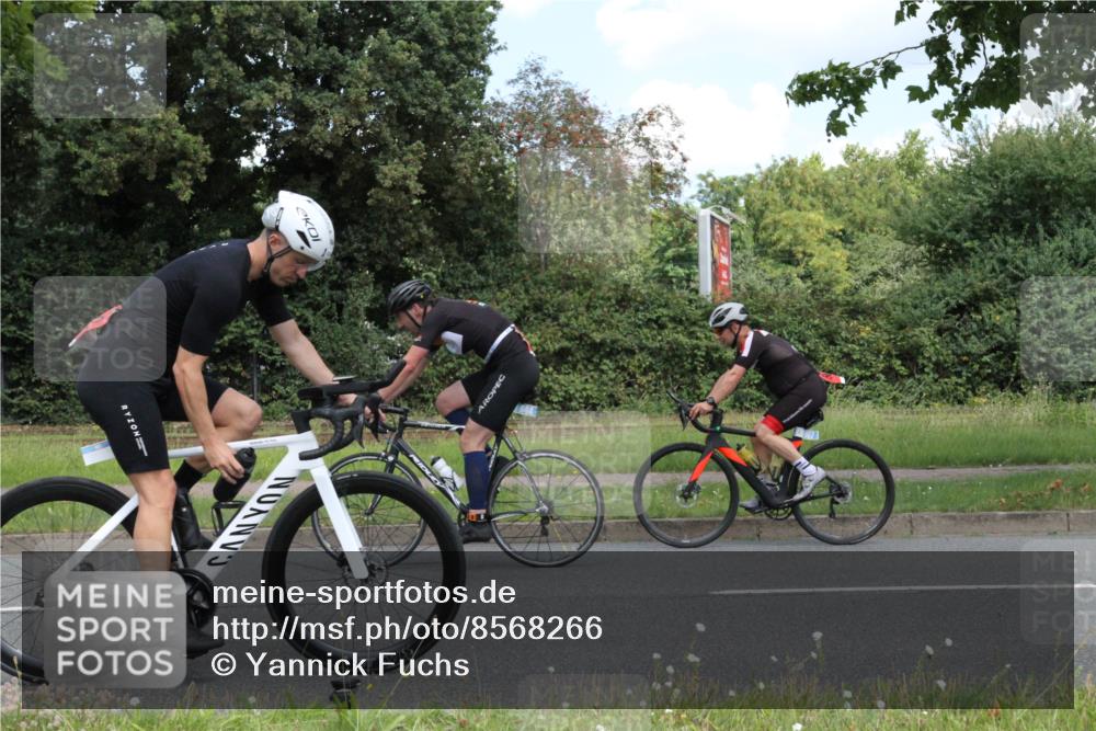 10.08.2025 - GEWOBA Citytriathlon Bremen Yannick Fuchs http://msf.ph/oto/8568266 10.08.2025 12:55:27 Radfahren 696, 804, 843, 982, 1033 meine-sportfotos.de
