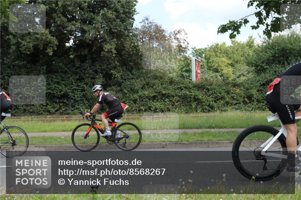 10.08.2025 - GEWOBA Citytriathlon Bremen Yannick Fuchs http://msf.ph/oto/8568267 10.08.2025 12:55:27 Radfahren 696, 804, 843, 982, 1033 meine-sportfotos.de