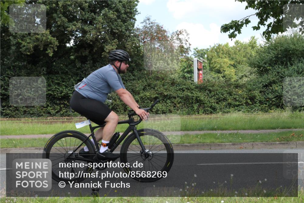 10.08.2025 - GEWOBA Citytriathlon Bremen Yannick Fuchs http://msf.ph/oto/8568269 10.08.2025 12:55:30 Radfahren 658, 696, 729, 804, 843, 880, 982, 1033 meine-sportfotos.de