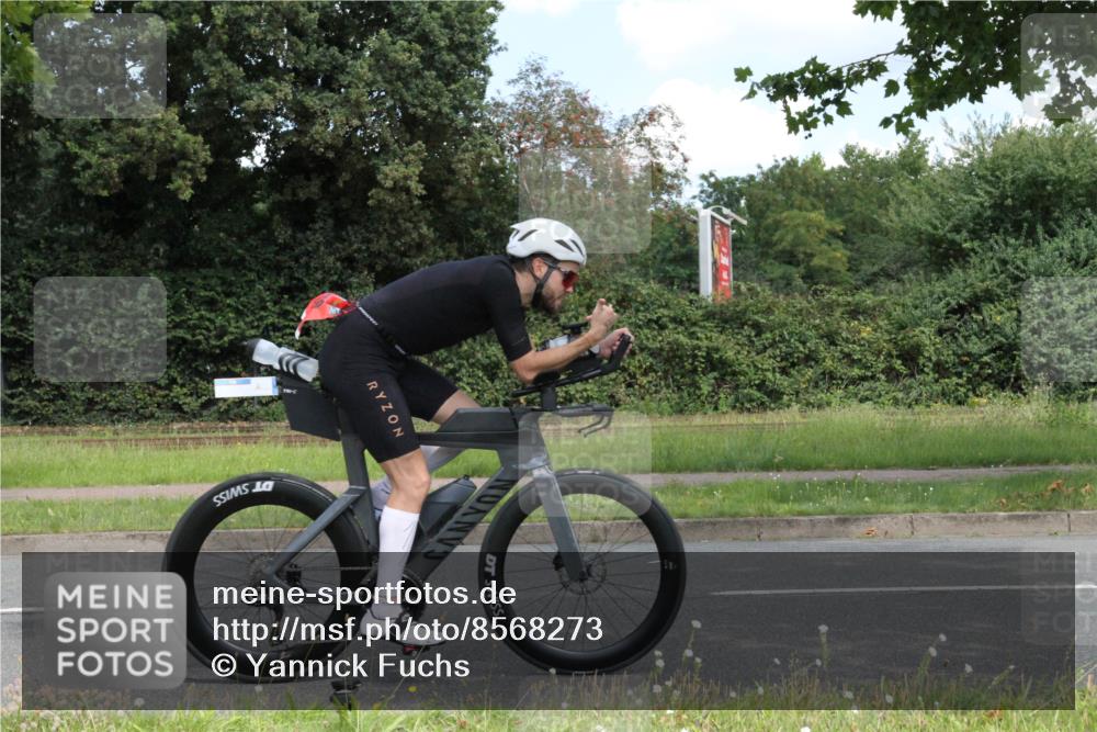 10.08.2025 - GEWOBA Citytriathlon Bremen Yannick Fuchs http://msf.ph/oto/8568273 10.08.2025 12:55:39 Radfahren 636, 658, 729, 779, 804, 843, 880, 982, 1033 meine-sportfotos.de