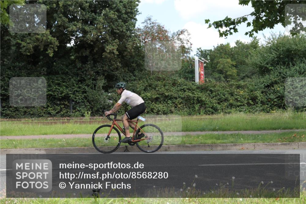 10.08.2025 - GEWOBA Citytriathlon Bremen Yannick Fuchs http://msf.ph/oto/8568280 10.08.2025 12:55:43 Radfahren 636, 658, 729, 779, 804, 843, 880, 890 meine-sportfotos.de