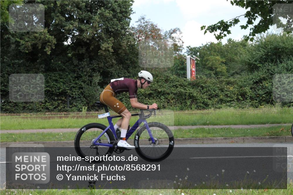 10.08.2025 - GEWOBA Citytriathlon Bremen Yannick Fuchs http://msf.ph/oto/8568291 10.08.2025 12:56:04 Radfahren 589, 662, 765, 784, 883, 890, 896, 1024, 1025 meine-sportfotos.de