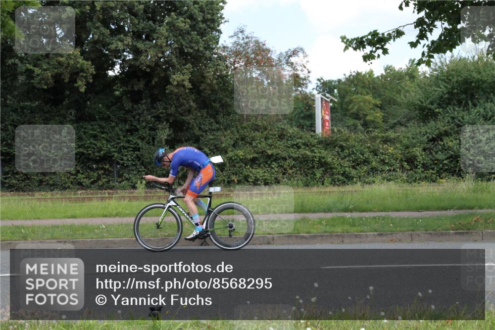 10.08.2025 - GEWOBA Citytriathlon Bremen Yannick Fuchs http://msf.ph/oto/8568295 10.08.2025 12:56:07 Radfahren 589, 662, 765, 784, 883, 896, 1024, 1025 meine-sportfotos.de