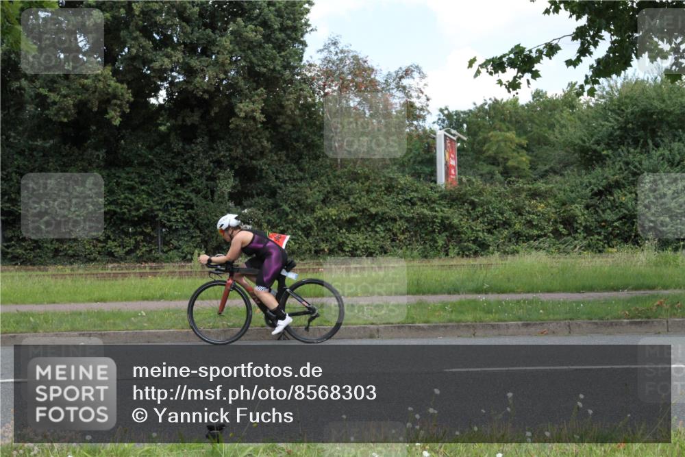 10.08.2025 - GEWOBA Citytriathlon Bremen Yannick Fuchs http://msf.ph/oto/8568303 10.08.2025 12:56:18 Radfahren 567, 589, 662, 721, 764, 784, 814, 844, 1024, 1025 meine-sportfotos.de
