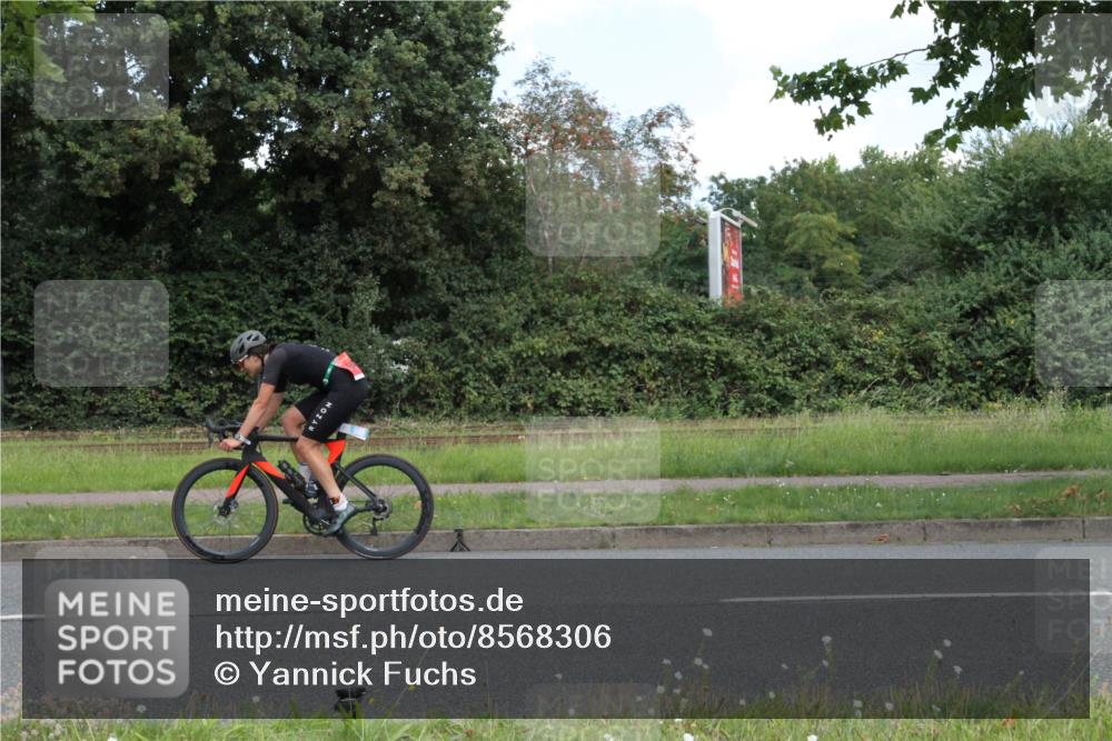 10.08.2025 - GEWOBA Citytriathlon Bremen Yannick Fuchs http://msf.ph/oto/8568306 10.08.2025 12:56:20 Radfahren 555, 567, 589, 662, 678, 721, 764, 784, 814, 844 meine-sportfotos.de