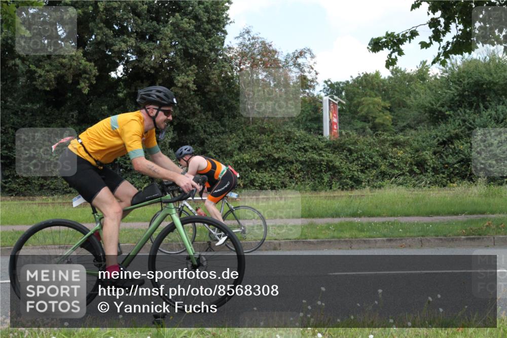 10.08.2025 - GEWOBA Citytriathlon Bremen Yannick Fuchs http://msf.ph/oto/8568308 10.08.2025 12:56:22 Radfahren 555, 567, 589, 662, 678, 721, 737, 764, 814, 831, 844 meine-sportfotos.de