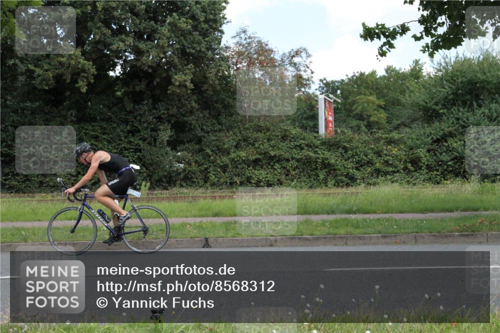 10.08.2025 - GEWOBA Citytriathlon Bremen Yannick Fuchs http://msf.ph/oto/8568312 10.08.2025 12:56:28 Radfahren 555, 567, 589, 678, 706, 721, 737, 749, 764, 772, 782, 814, 831, 844 meine-sportfotos.de