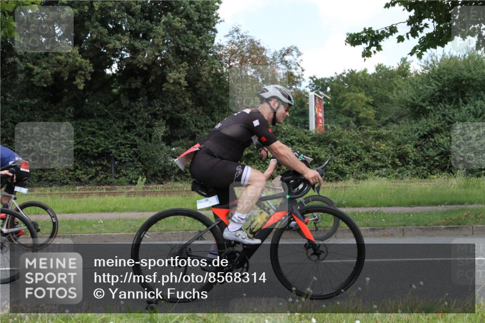 10.08.2025 - GEWOBA Citytriathlon Bremen Yannick Fuchs http://msf.ph/oto/8568314 10.08.2025 12:56:30 Radfahren 555, 567, 678, 706, 721, 737, 749, 764, 772, 782, 814, 831, 844 meine-sportfotos.de