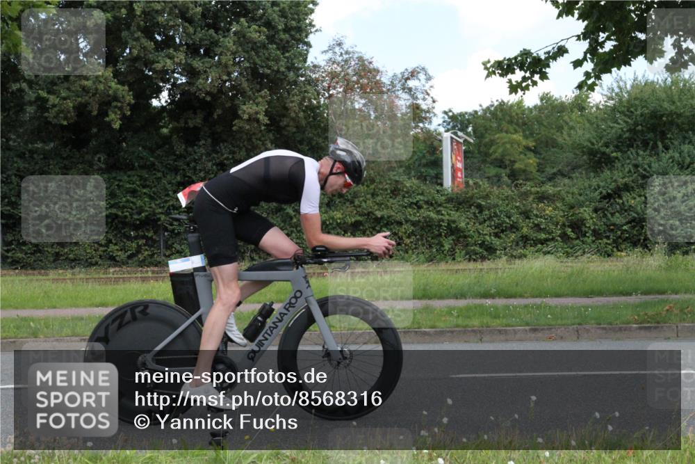 10.08.2025 - GEWOBA Citytriathlon Bremen Yannick Fuchs http://msf.ph/oto/8568316 10.08.2025 12:56:32 Radfahren 555, 567, 678, 706, 721, 737, 749, 764, 772, 782, 814, 831, 844 meine-sportfotos.de