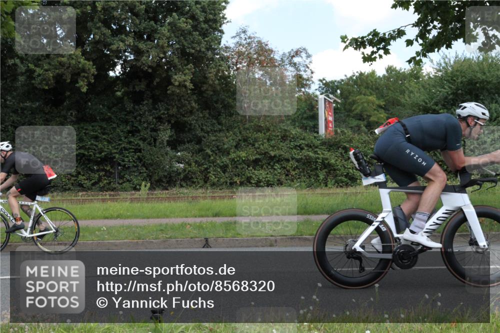 10.08.2025 - GEWOBA Citytriathlon Bremen Yannick Fuchs http://msf.ph/oto/8568320 10.08.2025 12:56:36 Radfahren 555, 567, 678, 706, 721, 737, 749, 772, 782, 814, 815, 831, 844 meine-sportfotos.de
