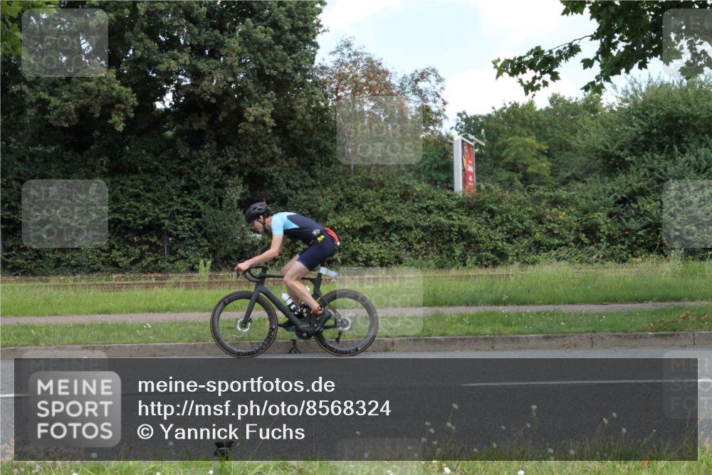 10.08.2025 - GEWOBA Citytriathlon Bremen Yannick Fuchs http://msf.ph/oto/8568324 10.08.2025 12:56:41 Radfahren 555, 597, 678, 706, 721, 737, 749, 772, 782, 814, 815, 831 meine-sportfotos.de