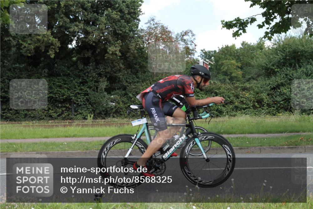 10.08.2025 - GEWOBA Citytriathlon Bremen Yannick Fuchs http://msf.ph/oto/8568325 10.08.2025 12:56:46 Radfahren 597, 706, 737, 749, 755, 772, 782, 815, 830, 831, 1014 meine-sportfotos.de