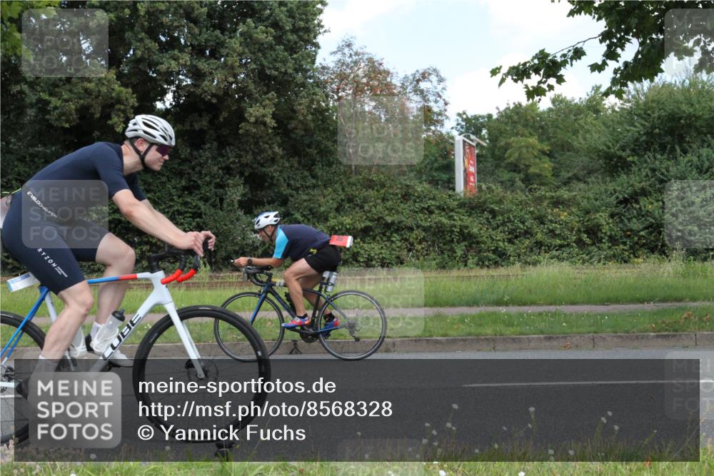 10.08.2025 - GEWOBA Citytriathlon Bremen Yannick Fuchs http://msf.ph/oto/8568328 10.08.2025 12:56:48 Radfahren 597, 672, 706, 749, 755, 772, 782, 815, 830, 913, 1014 meine-sportfotos.de