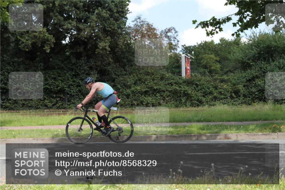 10.08.2025 - GEWOBA Citytriathlon Bremen Yannick Fuchs http://msf.ph/oto/8568329 10.08.2025 12:56:54 Radfahren 559, 597, 672, 755, 815, 830, 879, 913, 1014 meine-sportfotos.de