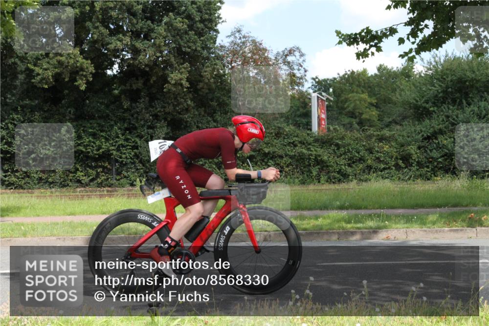 10.08.2025 - GEWOBA Citytriathlon Bremen Yannick Fuchs http://msf.ph/oto/8568330 10.08.2025 12:56:54 Radfahren 559, 597, 672, 755, 815, 830, 879, 913, 1014 meine-sportfotos.de