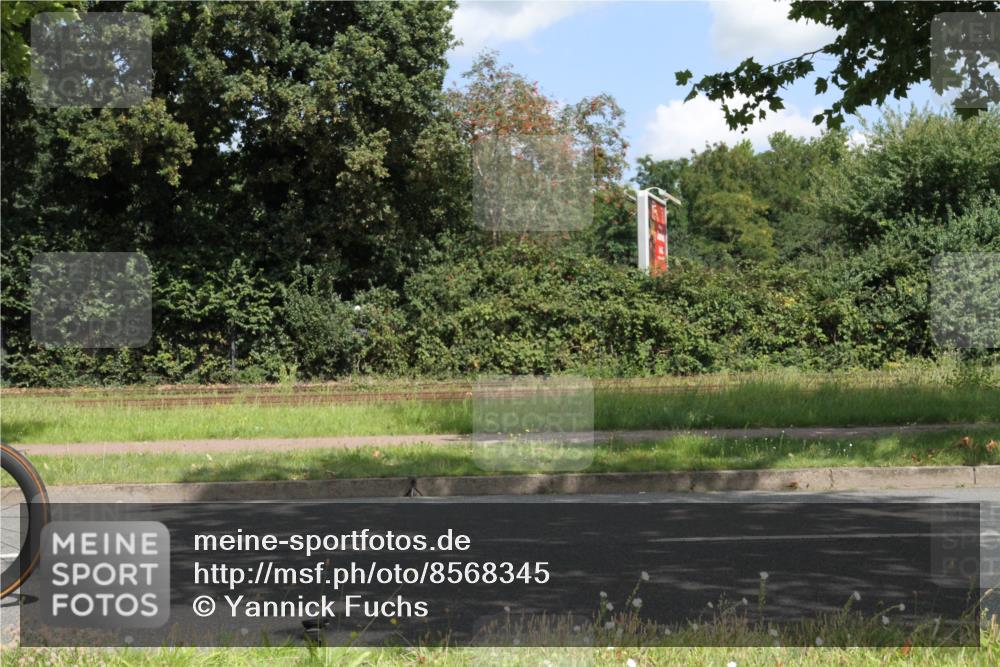 10.08.2025 - GEWOBA Citytriathlon Bremen Yannick Fuchs http://msf.ph/oto/8568345 10.08.2025 12:57:03 Radfahren 559, 672, 723, 730, 755, 758, 830, 879, 913, 940, 969, 1003, 1014 meine-sportfotos.de