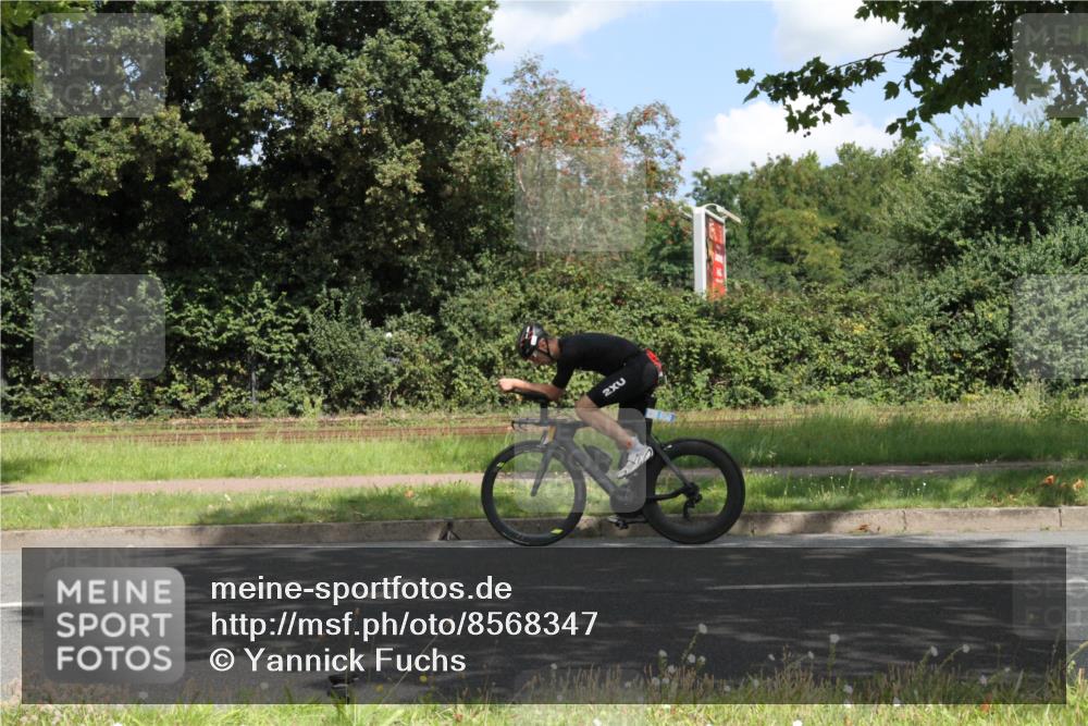 10.08.2025 - GEWOBA Citytriathlon Bremen Yannick Fuchs http://msf.ph/oto/8568347 10.08.2025 12:57:03 Radfahren 559, 672, 723, 730, 755, 758, 830, 879, 913, 940, 969, 1003, 1014 meine-sportfotos.de