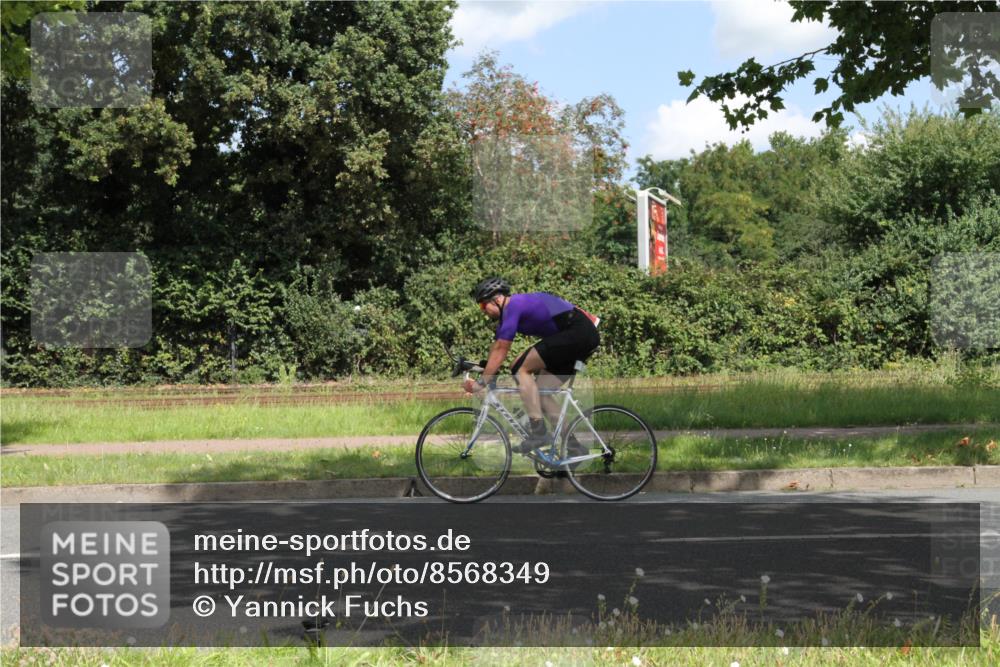 10.08.2025 - GEWOBA Citytriathlon Bremen Yannick Fuchs http://msf.ph/oto/8568349 10.08.2025 12:57:04 Radfahren 559, 672, 723, 730, 755, 758, 830, 879, 913, 940, 969, 1003, 1014 meine-sportfotos.de