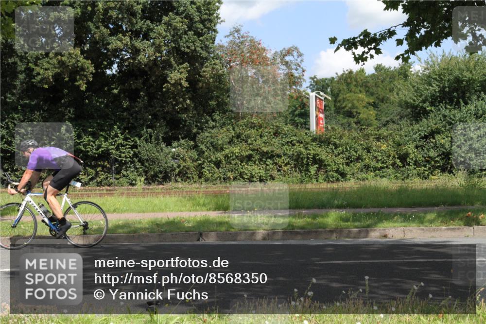 10.08.2025 - GEWOBA Citytriathlon Bremen Yannick Fuchs http://msf.ph/oto/8568350 10.08.2025 12:57:04 Radfahren 559, 672, 723, 730, 755, 758, 830, 879, 913, 940, 969, 1003, 1014 meine-sportfotos.de